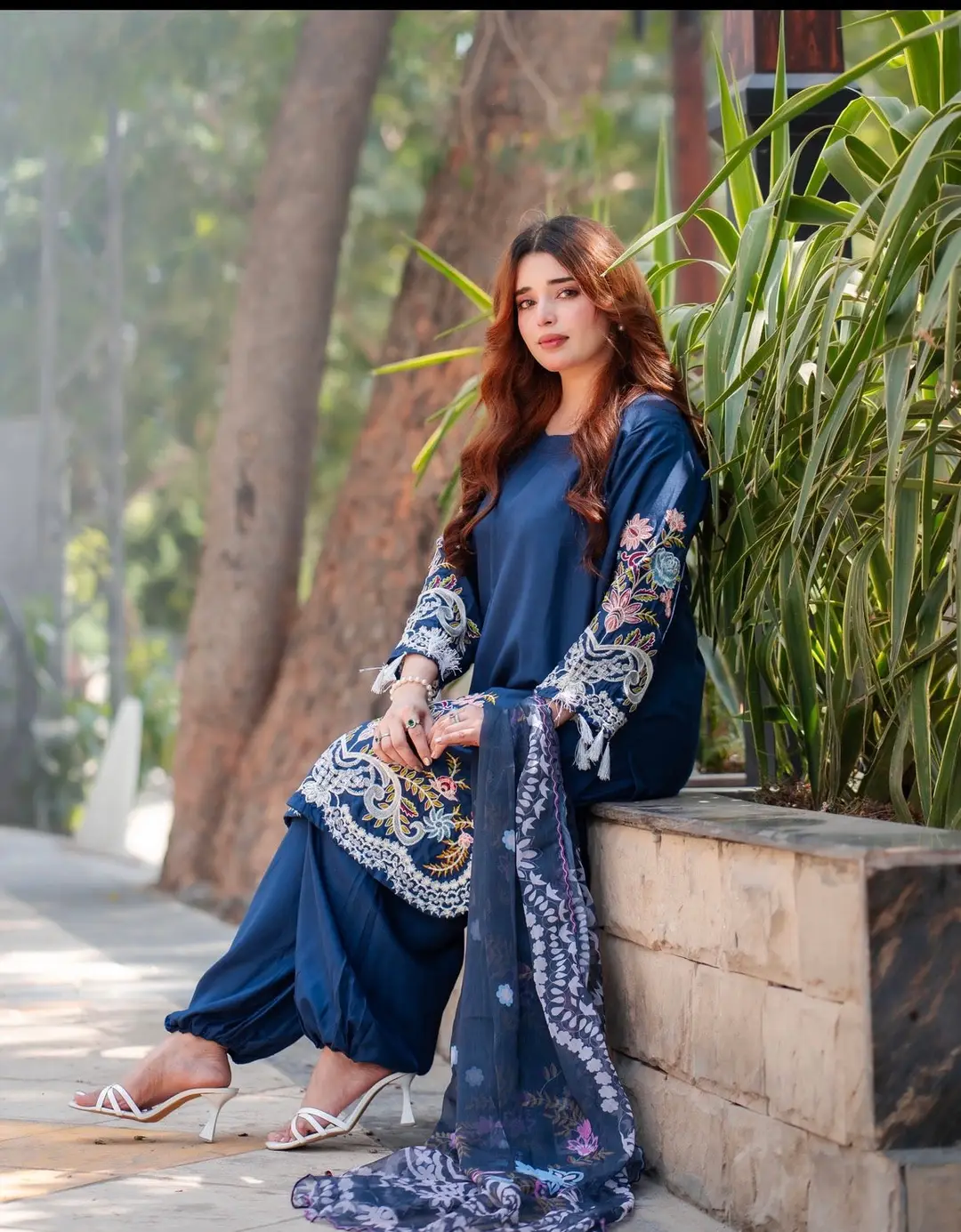 Navy Blue 3 Pcs Women's Stitched Linen Embroidered Suit