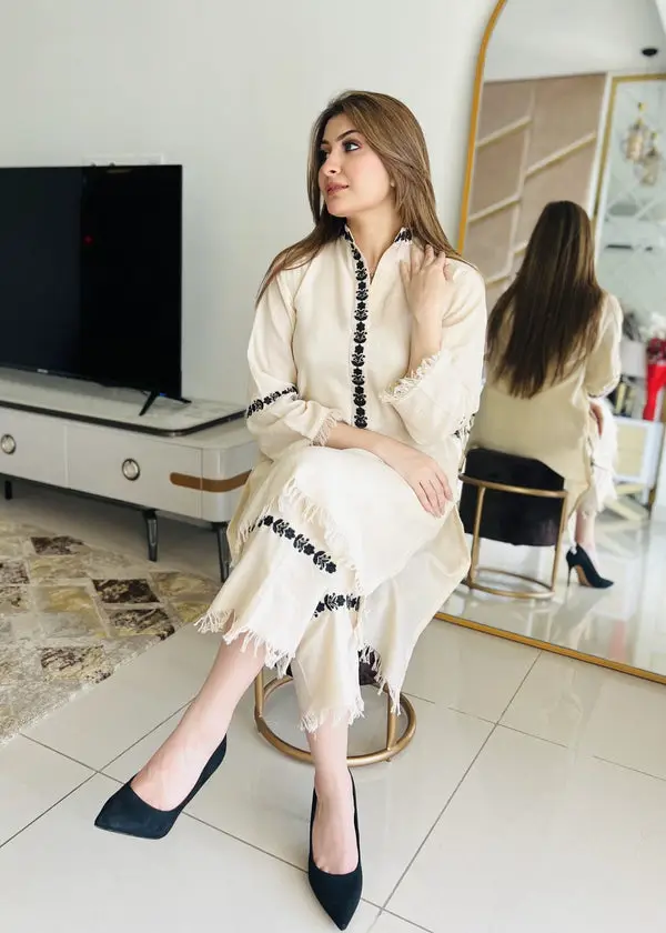 Snow pearl 3 Pcs Women's Stitched Dhanak Embroidered Suit
