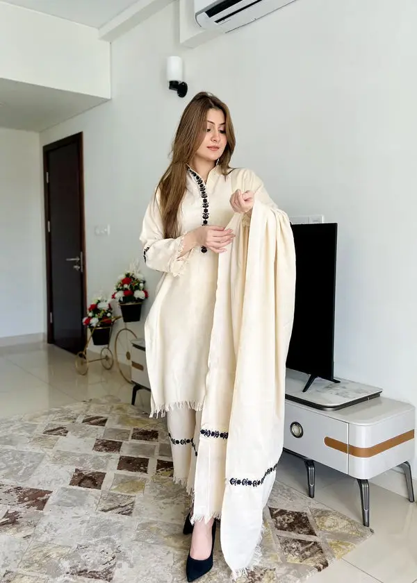 Snow pearl 3 Pcs Women's Stitched Dhanak Embroidered Suit