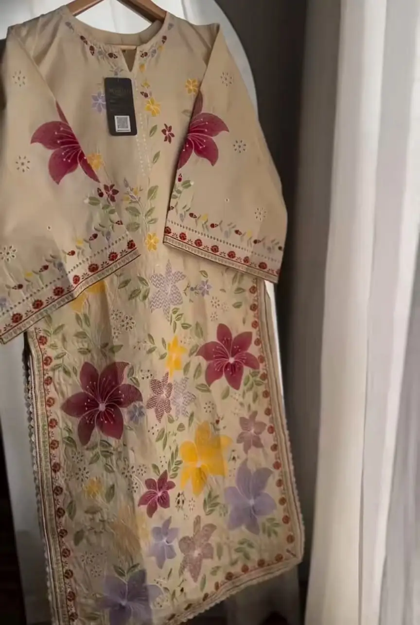 3 Pcs Women's Stitched Cotton Lawn Embroidered Kaftan Suit