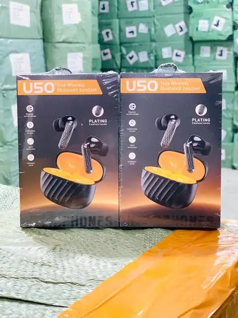 Black Long-Lasting Battery With Fast Charge Earbuds