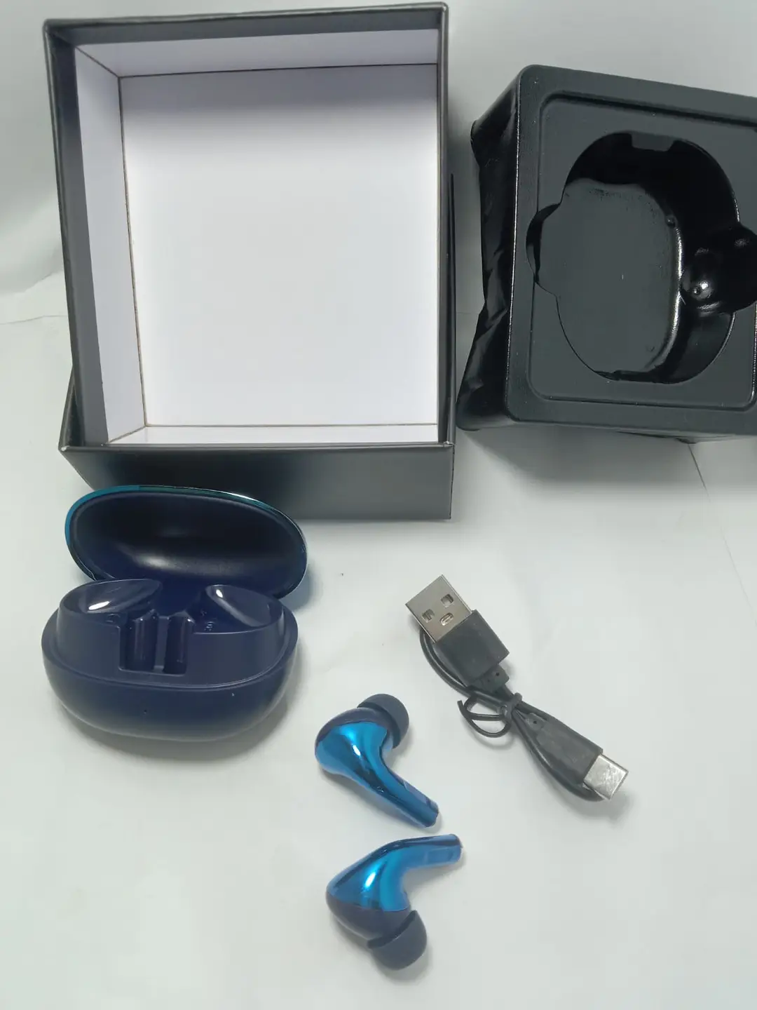 Blue Long-Lasting Battery With Fast Charge 4 Earbuds