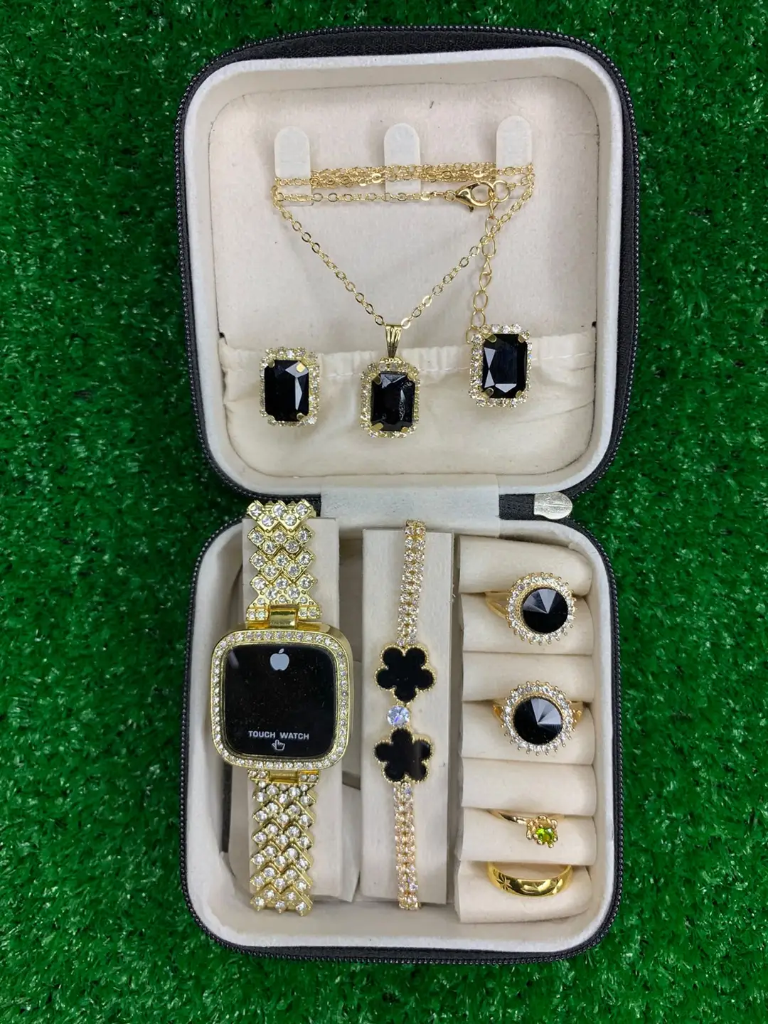 Pack of 8PCS Women's Trendy Gift Choice For Girls And Women Watch Set