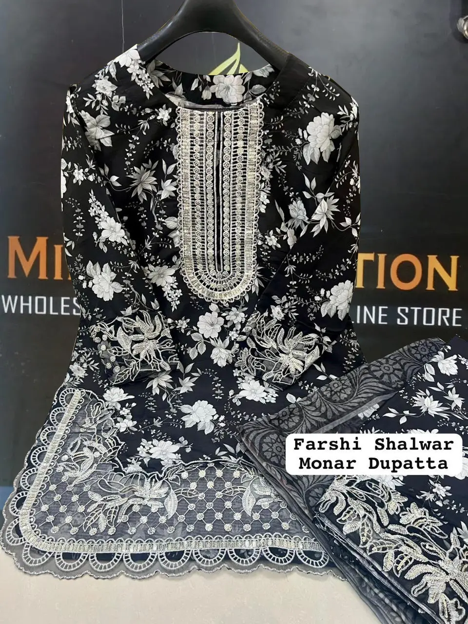 3 Pcs Women's Stitched Lawn Embroidered Suit