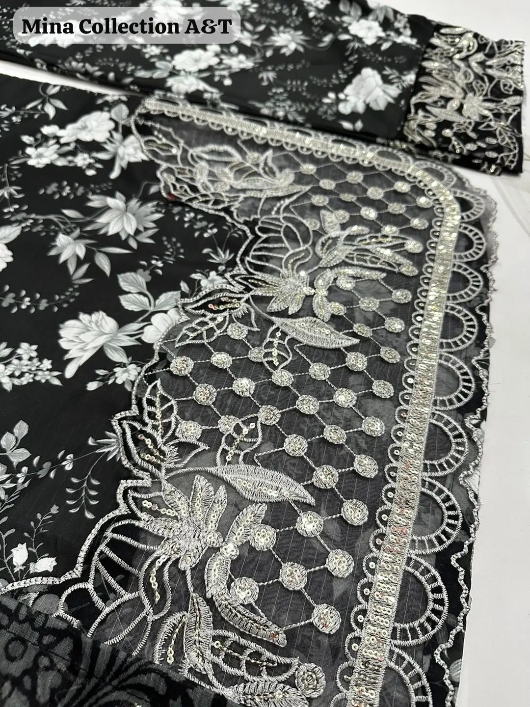 3 Pcs Women's Stitched Lawn Embroidered Suit