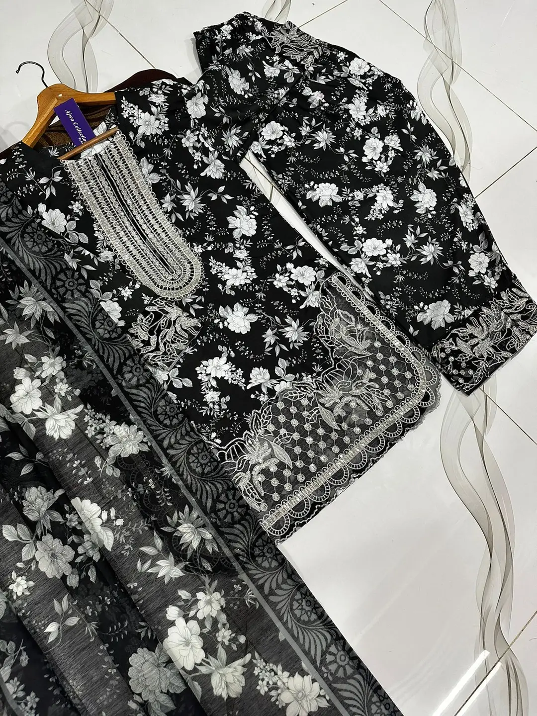 3 Pcs Women's Stitched Lawn Embroidered Suit