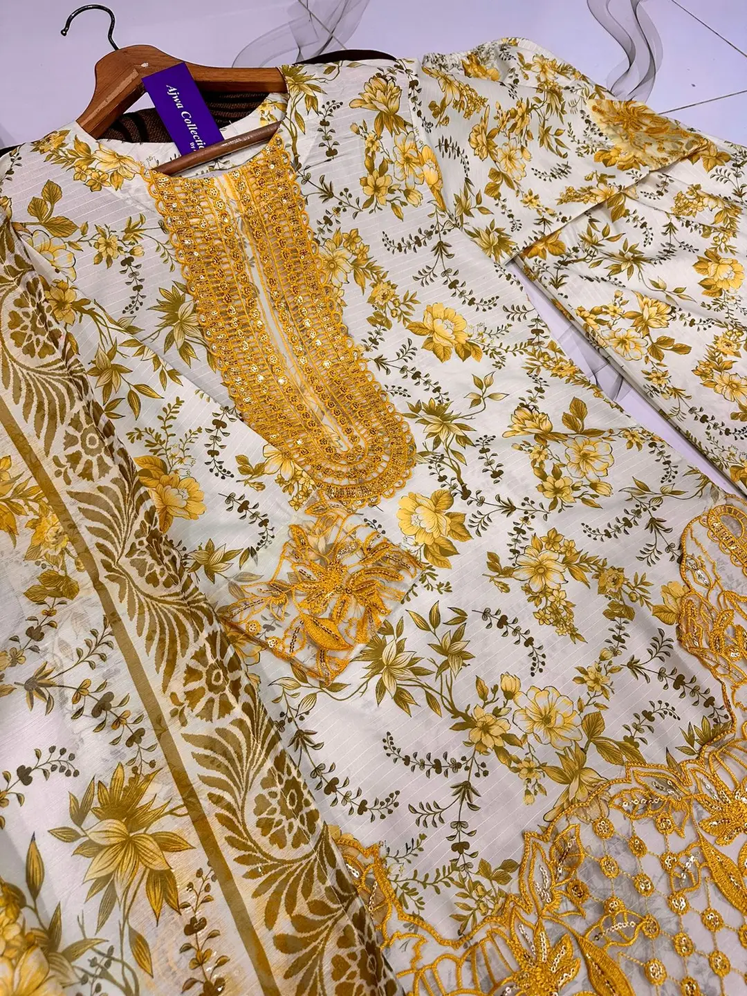 3 Pcs Women's Stitched Lawn Embroidered Suit
