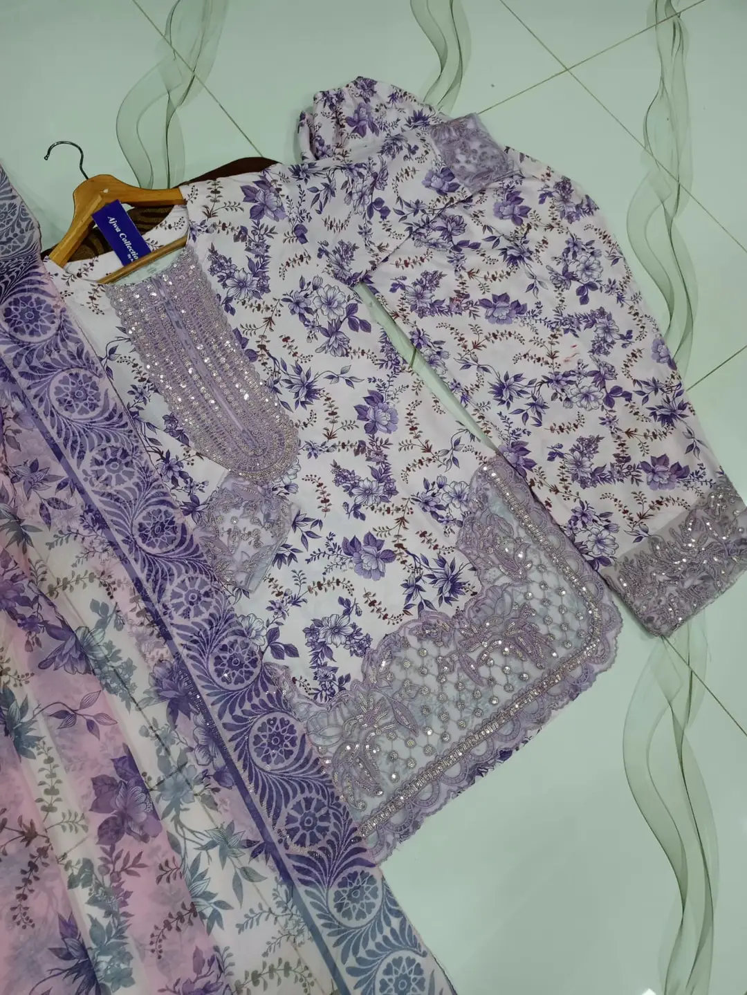 3 Pcs Women's Stitched Lawn Embroidered Suit