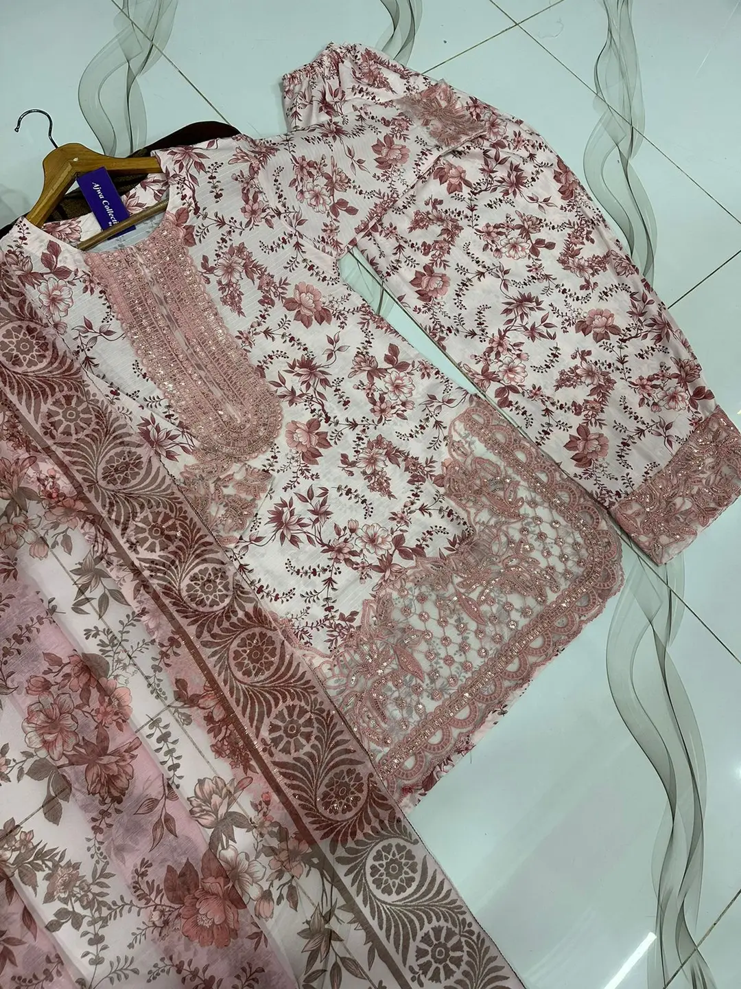 3 Pcs Women's Stitched Lawn Embroidered Suit