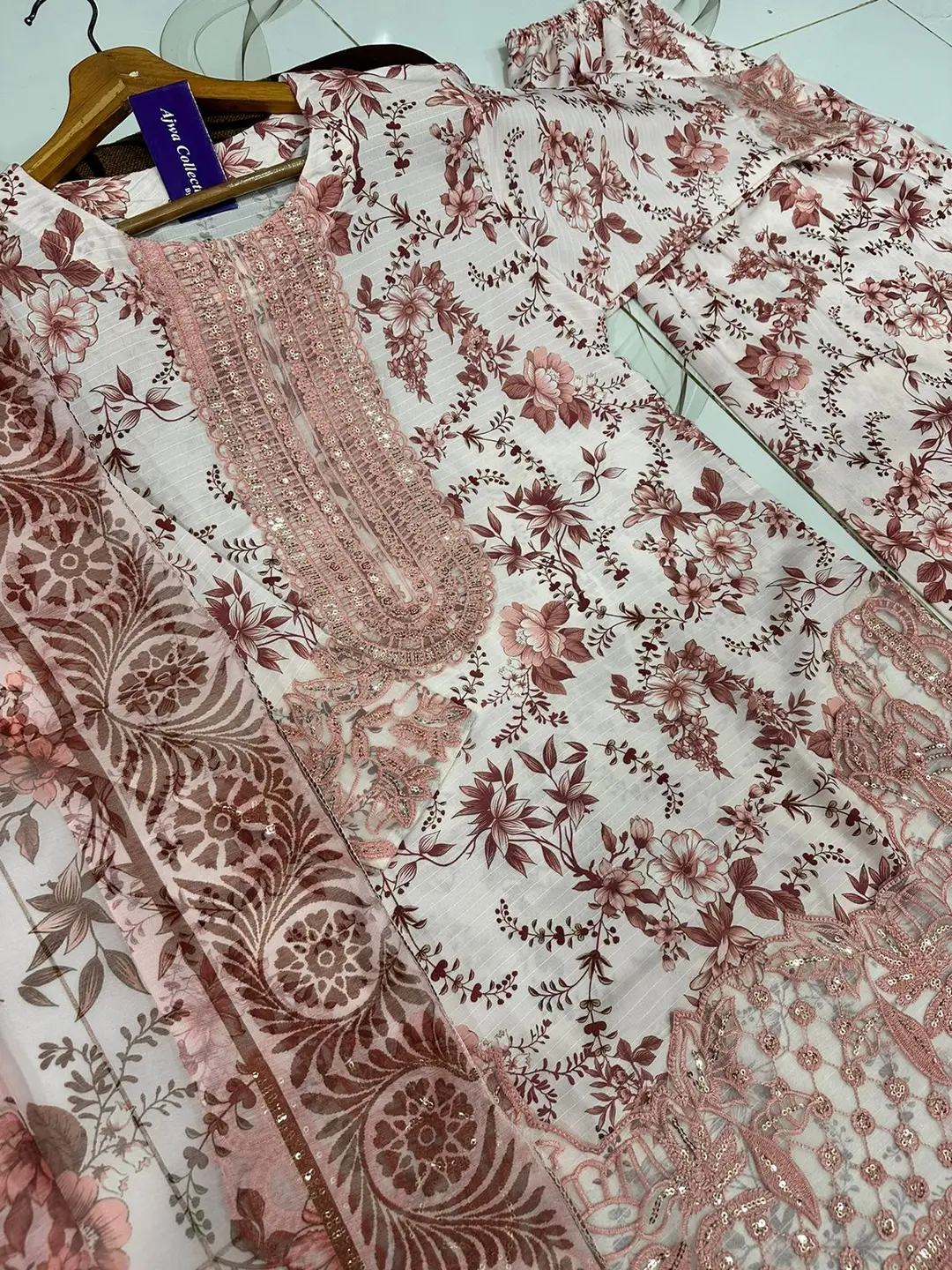3 Pcs Women's Stitched Lawn Embroidered Suit