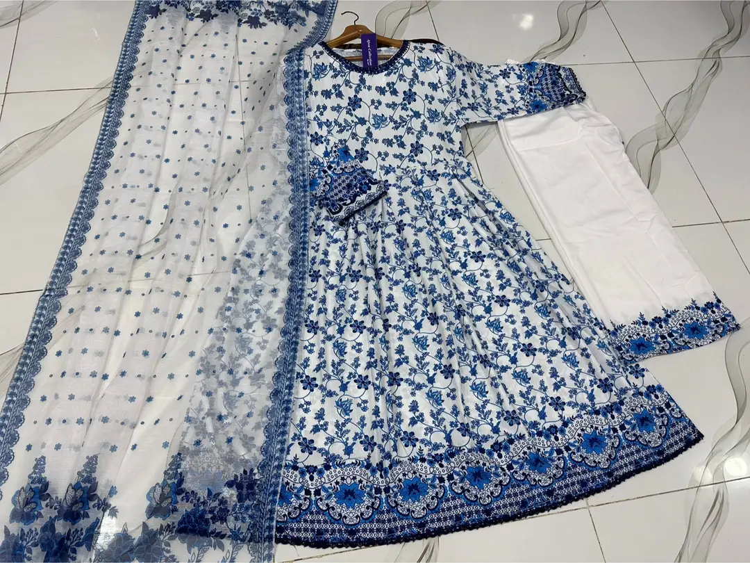 3 Pcs Women's Stitched Lawn Printed Maxi Suit