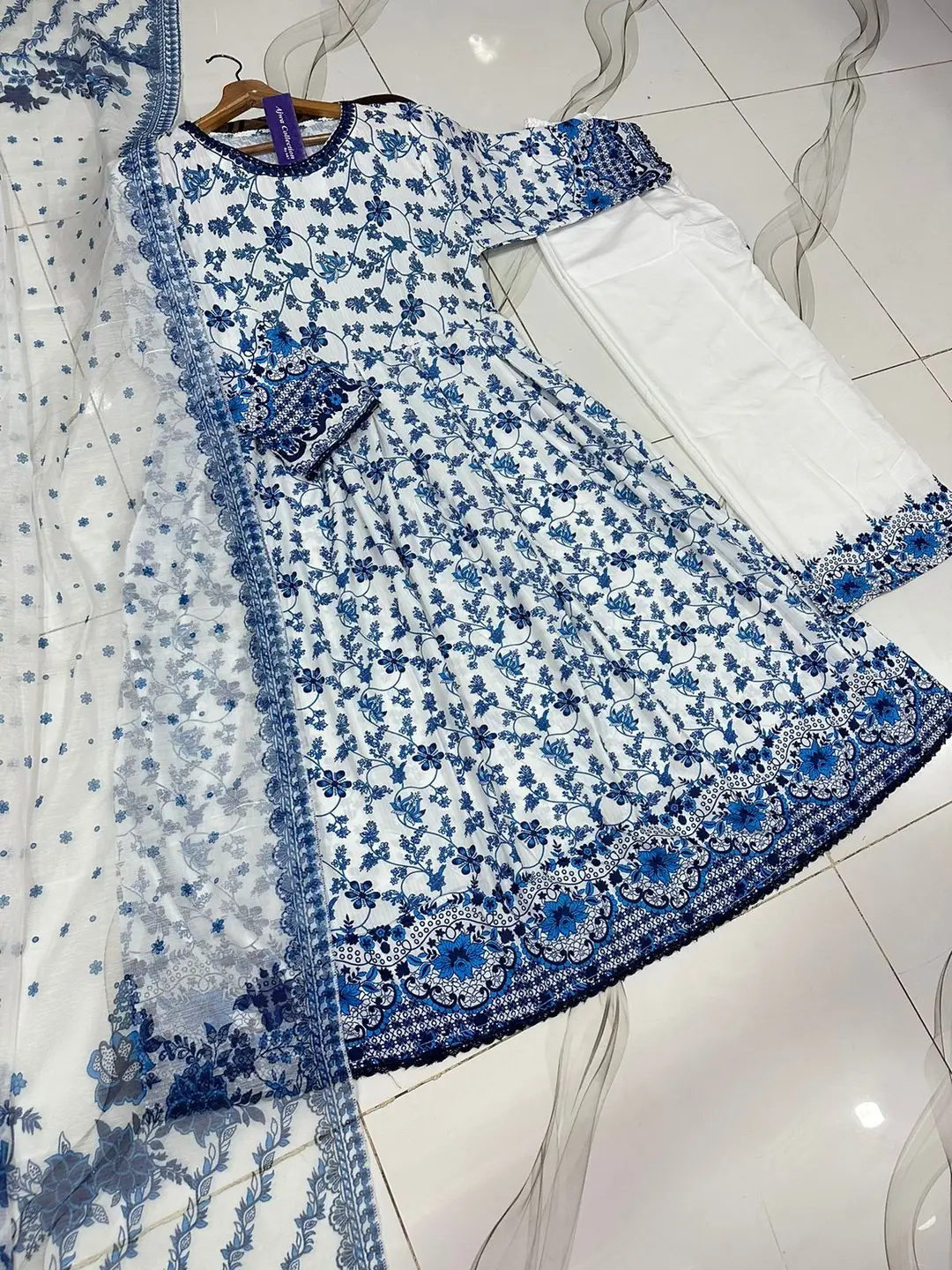 3 Pcs Women's Stitched Lawn Printed Maxi Suit