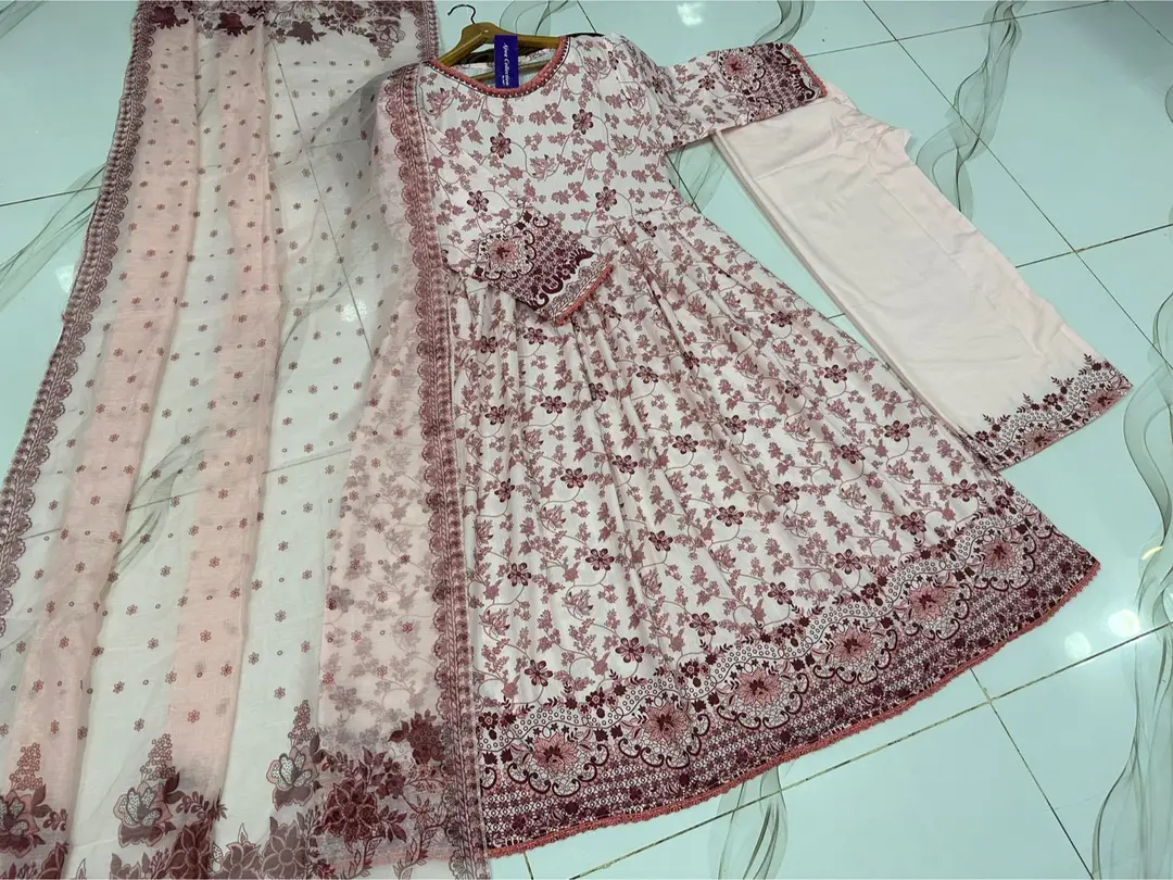 3 Pcs Women's Stitched Lawn Printed Maxi Suit