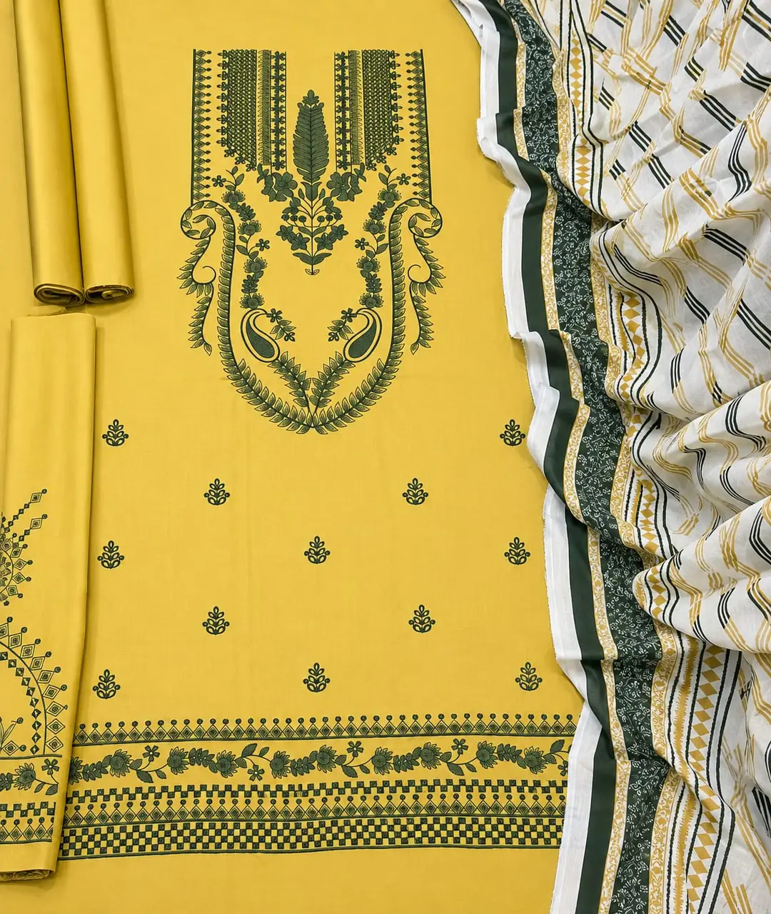3 Pcs Women's Unstitched Embroidered Suit