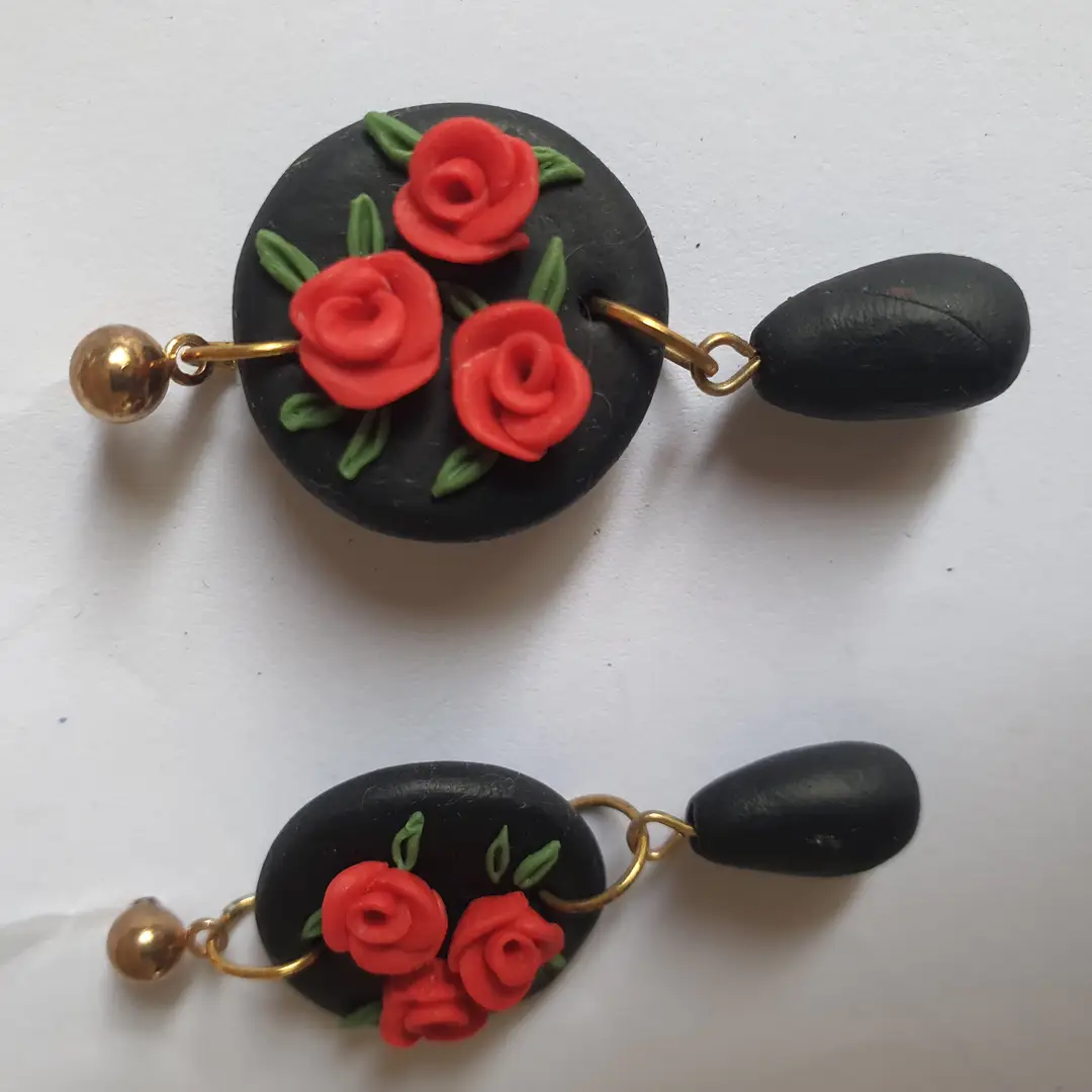 Stylish 2 Layered Dangling Earrings with Resin Plating - 2 Pcs in Green