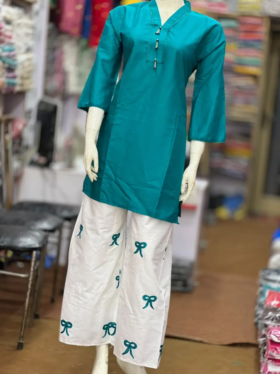 3 Pcs Women's Stitched Cotton Lawn Embroidered Suit cross work