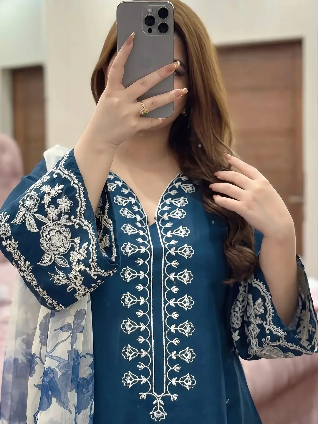 3 Pcs Women's Stitched Cotton Lawn Embroidered Suit