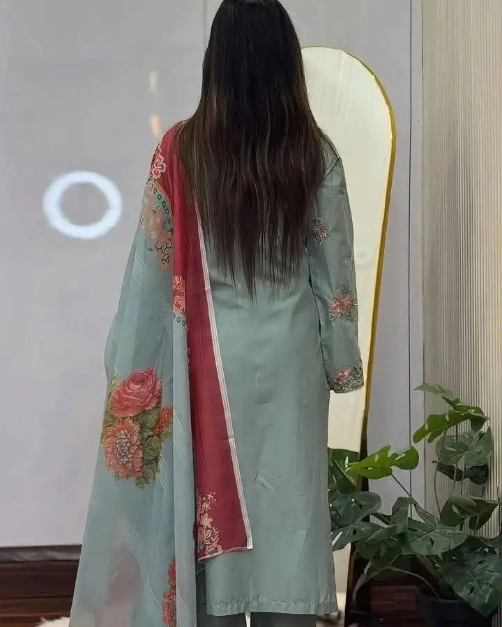 3 Pcs Women's Stitched Cotton Lawn Embroidered Suit