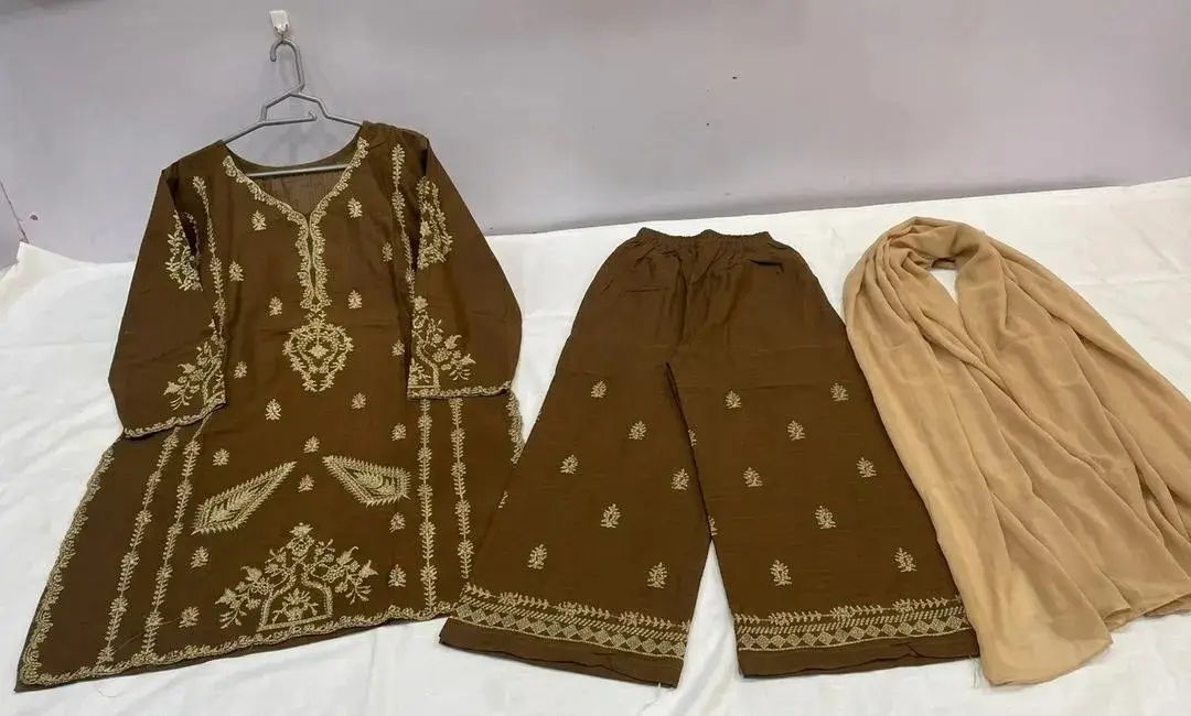 3 Pcs Women's Stitched Cotton Lawn Embroidered Suit