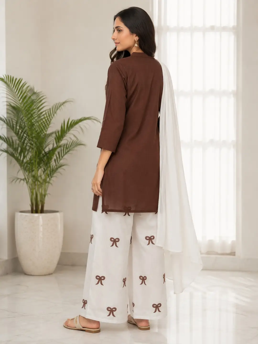 3 Pcs Women's Stitched Cotton Lawn Embroidered Suit