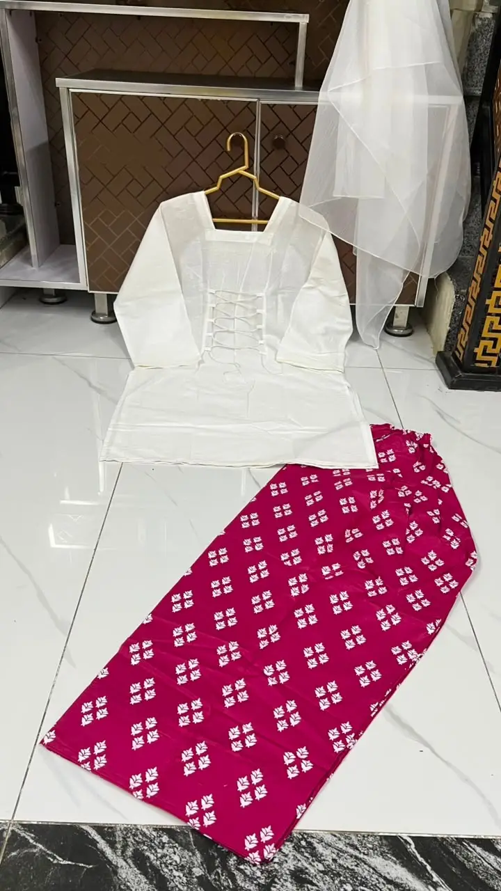3 Pcs Women's Stitched Cotton Lawn Printed Suit