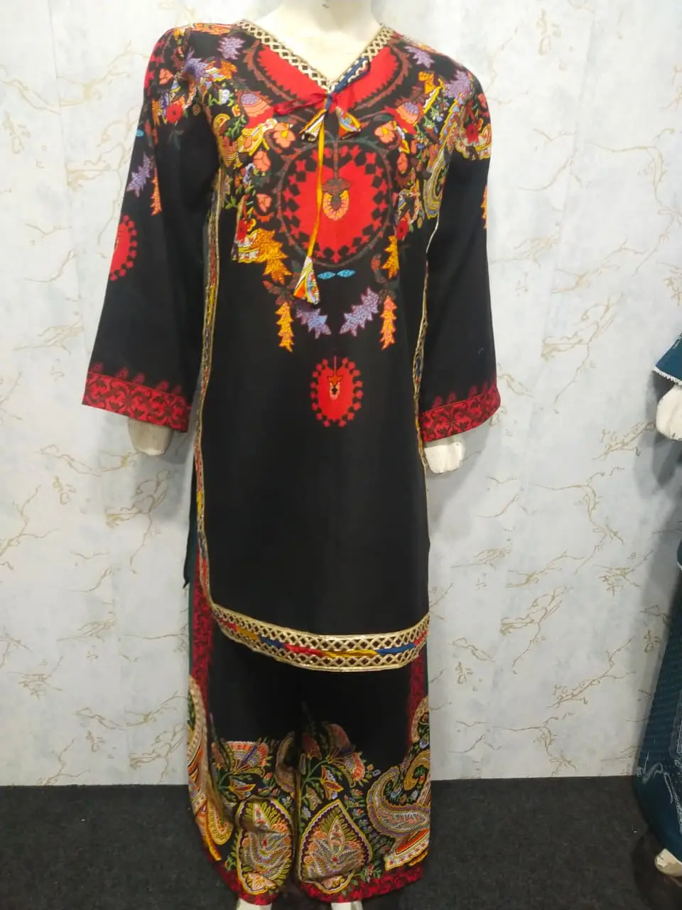 3 Pcs Women's Stitched Chiffon Hand Work Suit