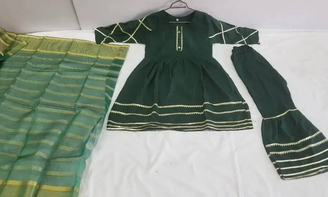 3 Pcs Girl's Arabic Lawn Embroidered Kurta And Shalwar Suit
