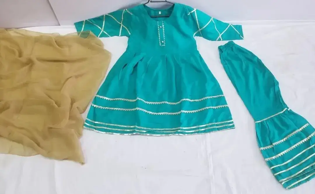 3 Pcs Girl's Arabic Lawn Embroidered Kurta And Shalwar Suit