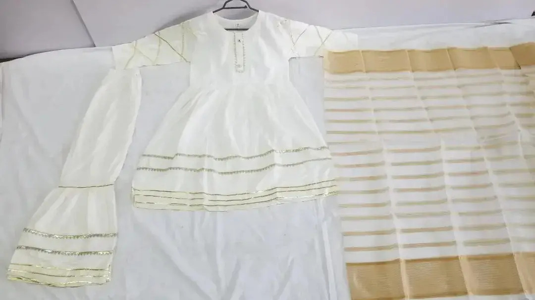 3 Pcs Girl's Arabic Lawn Embroidered Kurta And Pajama