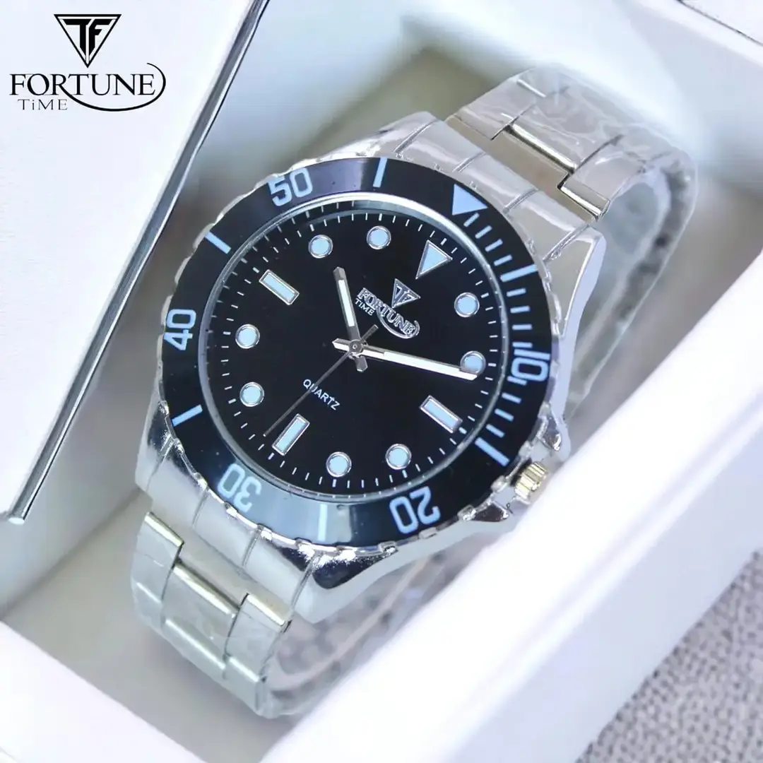 Men's Modern Stylish Look Watch Lightweight Design Available in Random Multicolor Dial