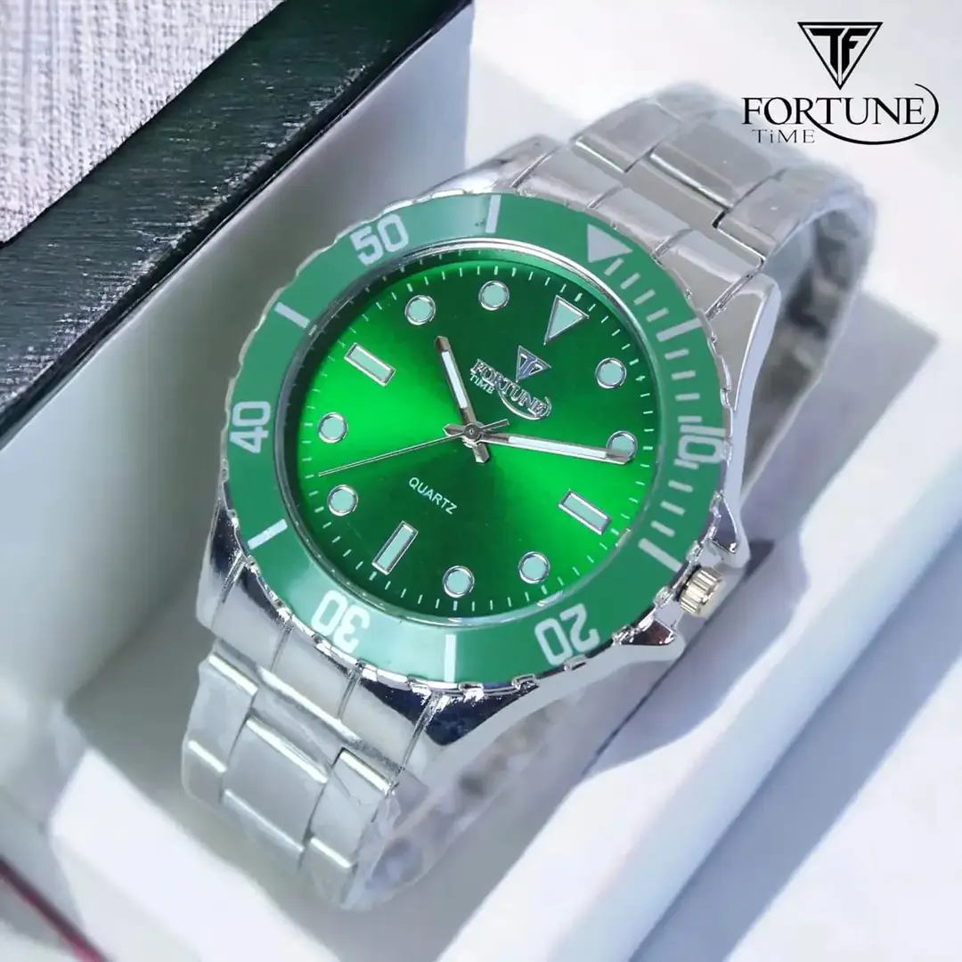 Men's Modern Stylish Look Watch Lightweight Design Available in Random Multicolor Dial