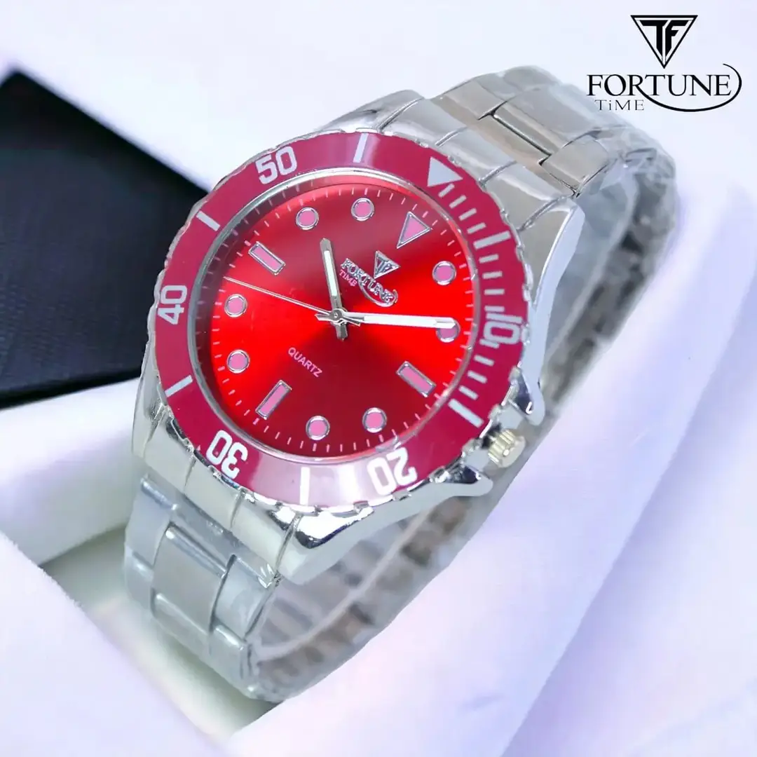Men's Modern Stylish Look Watch Lightweight Design Available in Random Multicolor Dial