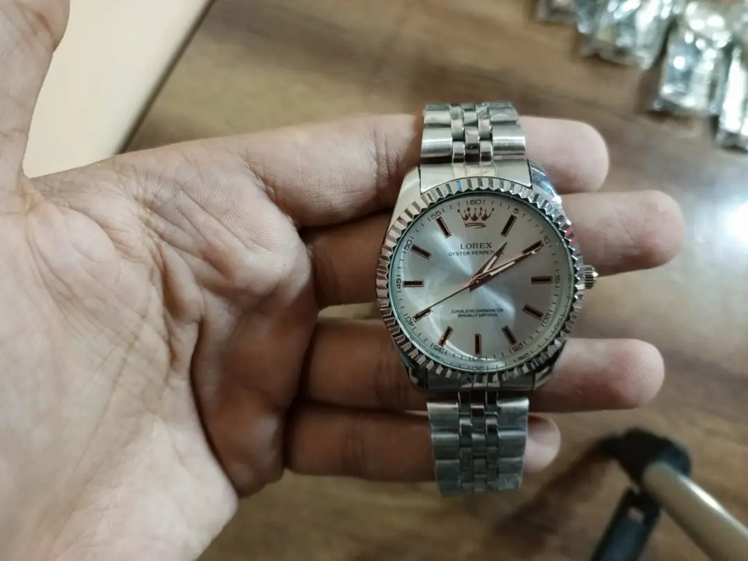Men's Modern Stylish Look Watch - Random Multicolor Dial Art# BB-Lox-9004000-003