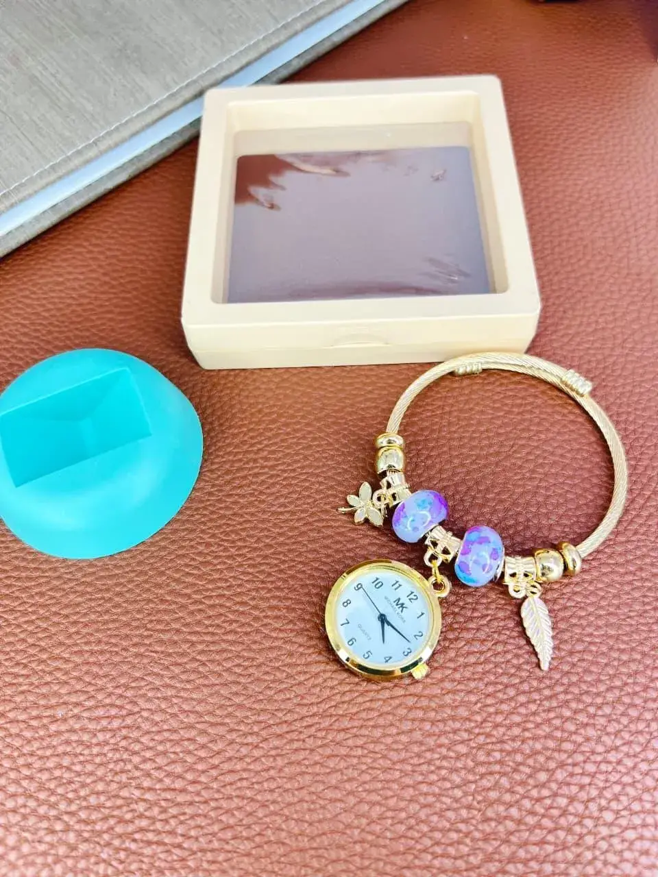 Women's Chic Everyday Designer Bracelet Watch That Upgrades Any Outfit - Trendy Bracelet Best for every occasion - Random Multicolor beads - 1 PCs