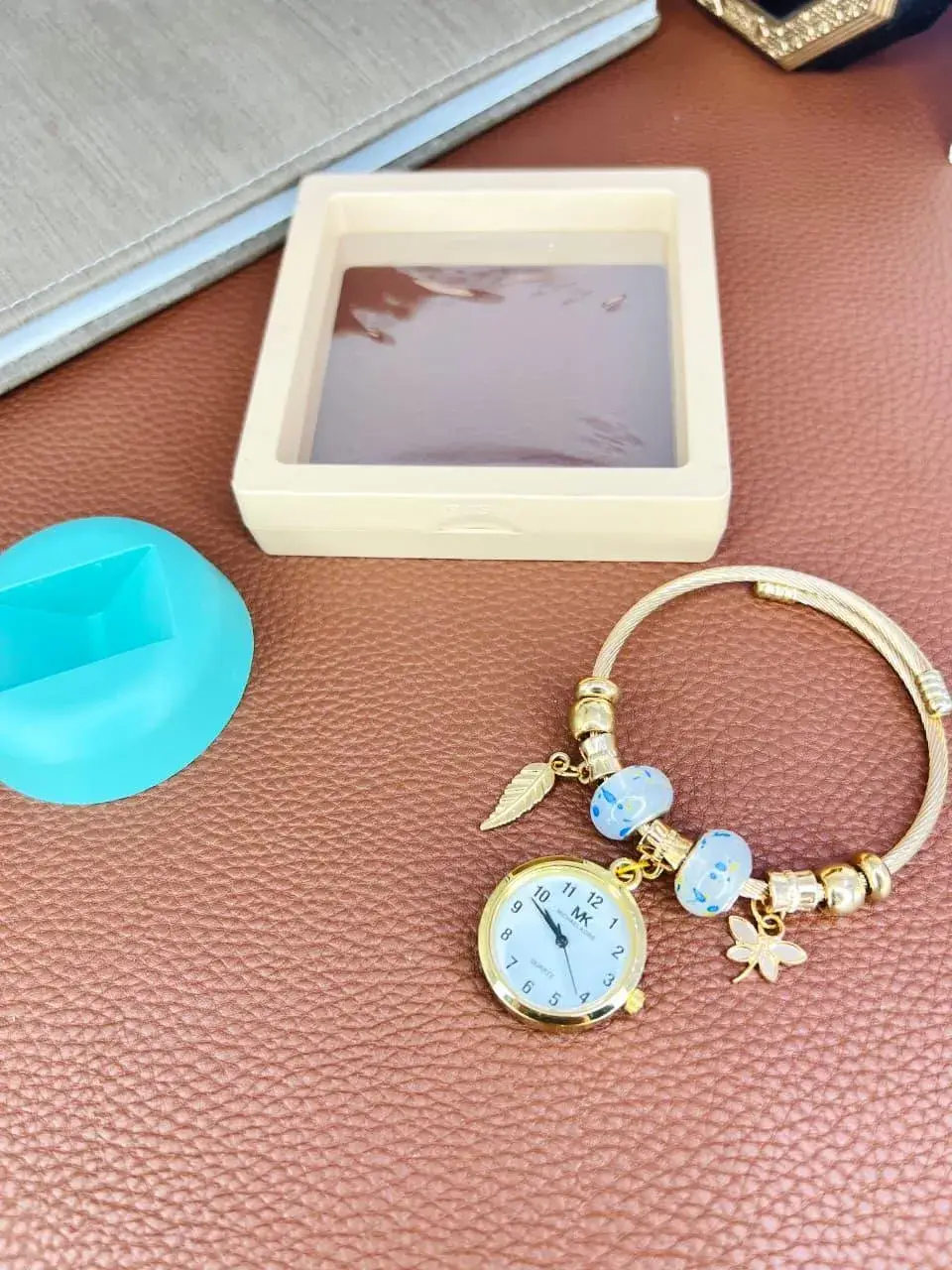 Women's Chic Everyday Designer Bracelet Watch That Upgrades Any Outfit - Trendy Bracelet Best for every occasion - Random Multicolor beads - 1 PCs