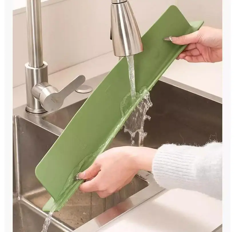3 in 1 Kitchen & Cleaning Essential Bundle Set – Silicone Sink Splash Guard, Cleaning Gloves & Heat Resistant Pot Holders