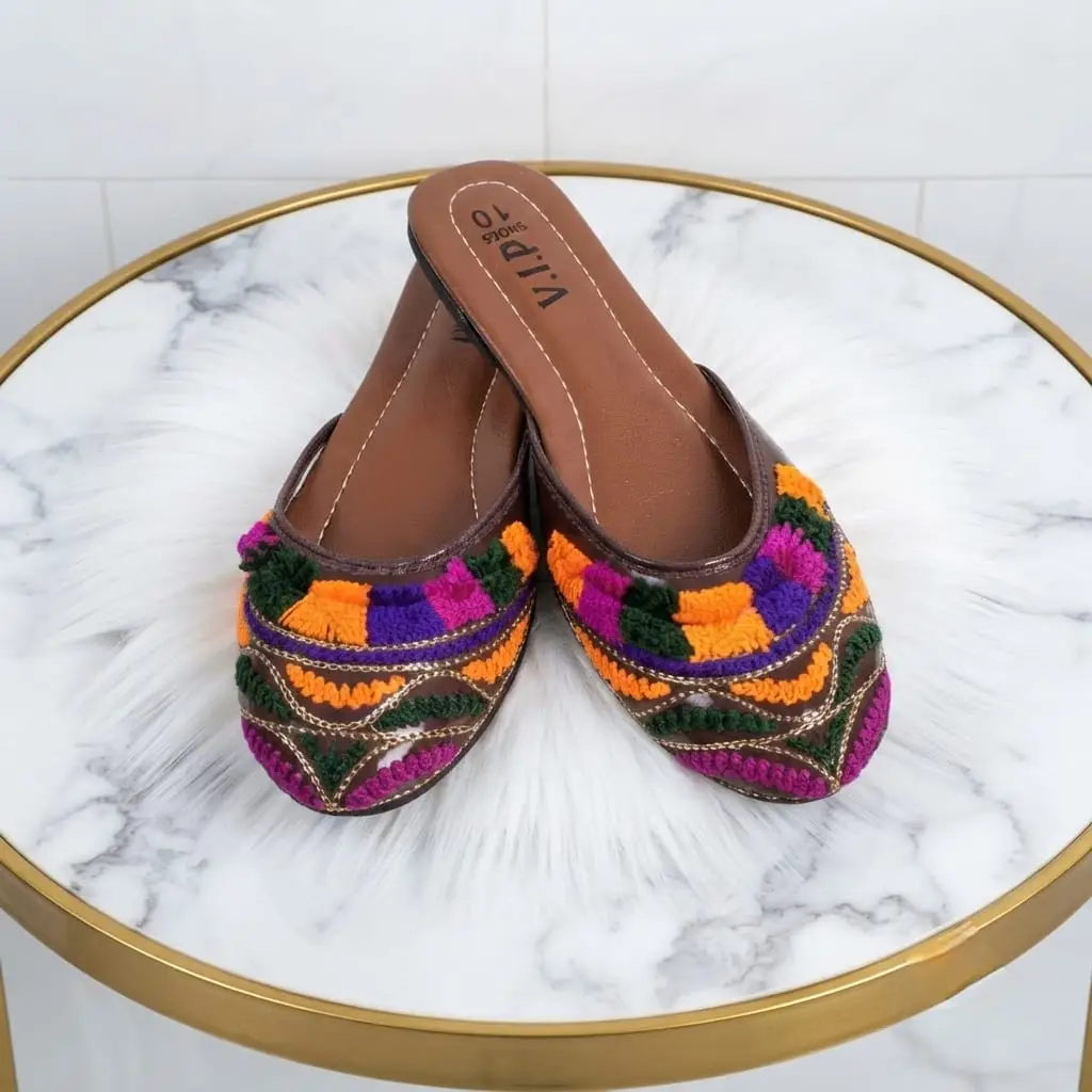 Stylish Women's Multicolor Thread Work Khussa - 1 Pair