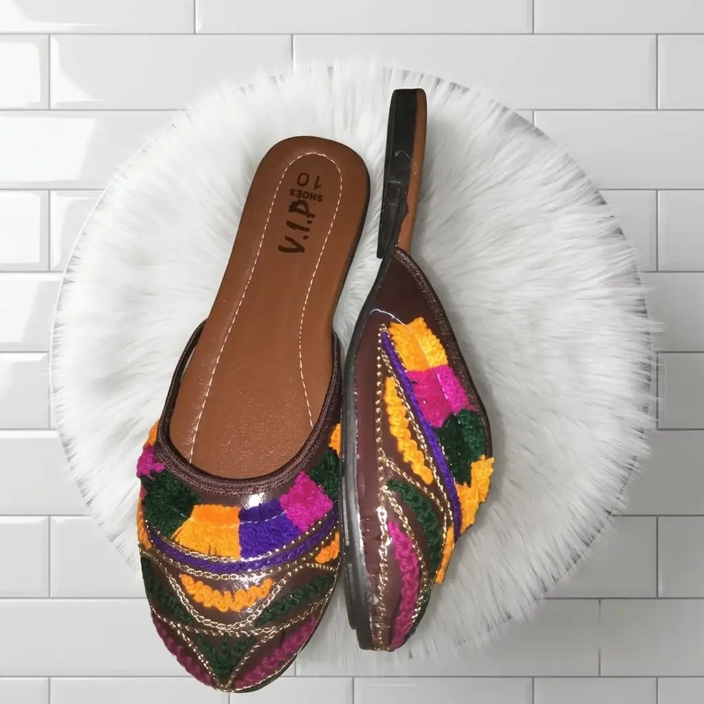 Stylish Women's Multicolor Thread Work Khussa - 1 Pair