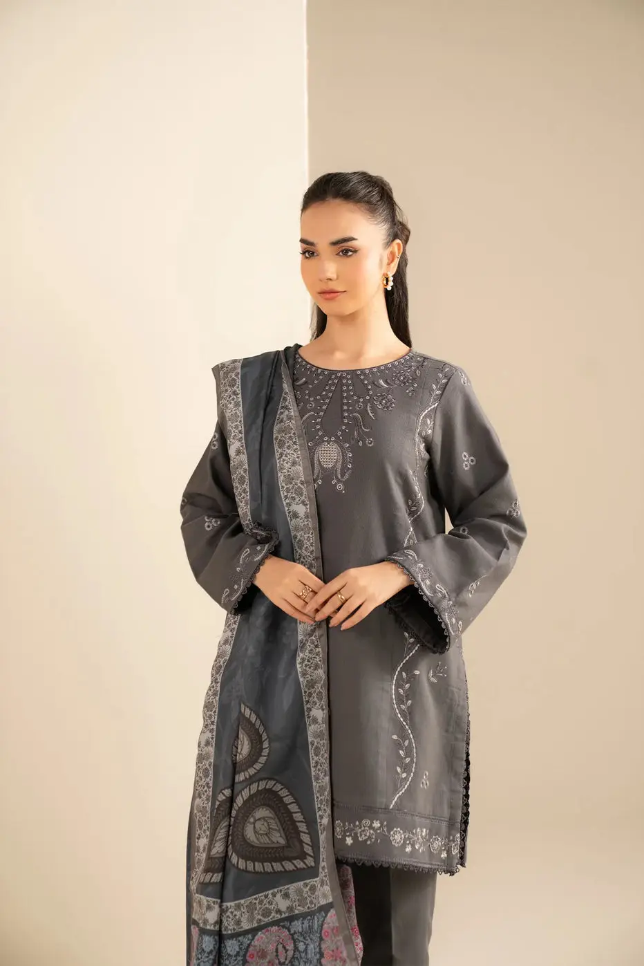 3 Pcs Women's Unstitched Embroidered Suit