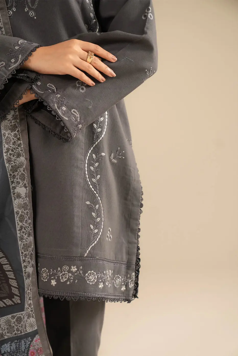3 Pcs Women's Unstitched Embroidered Suit