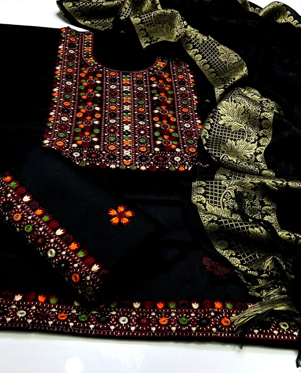3 Pcs Women's Unstitched Embroidered Suit