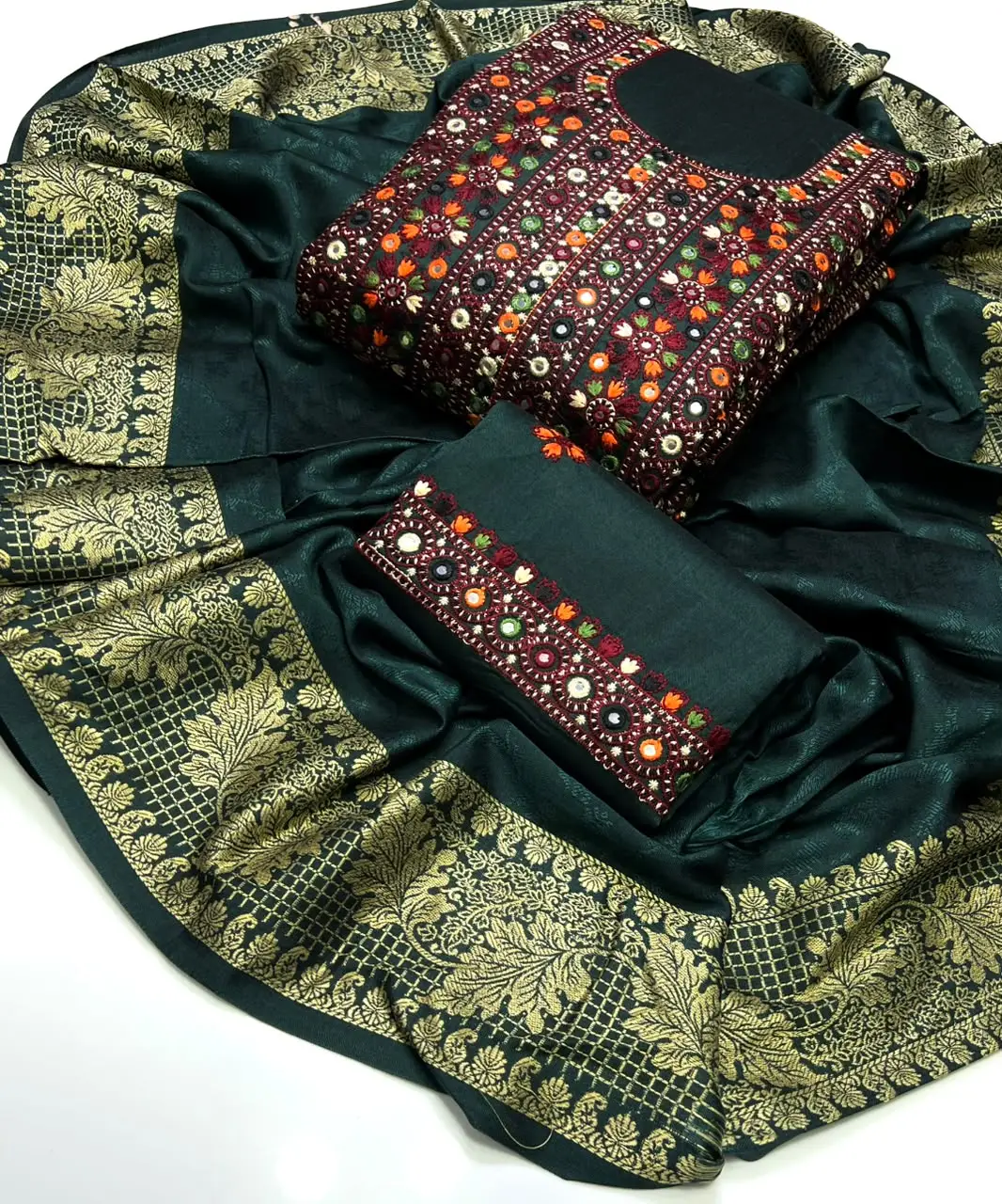3 Pcs Women's Unstitched Embroidered Suit