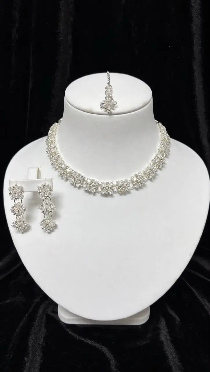Modern Design Silver Plated Zircon Necklace Set