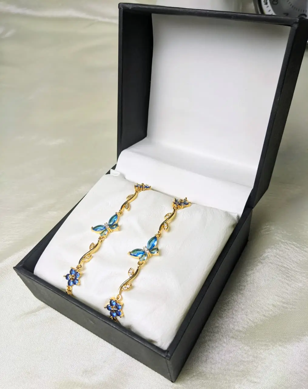 1 Pc Butterfly Hanging Gold Plated Chain Bracelet