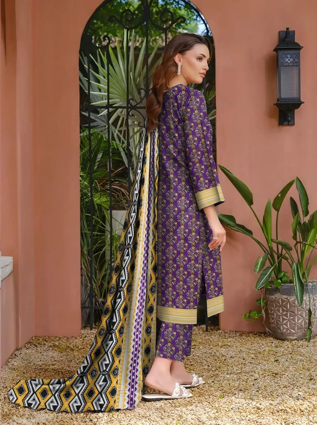 Purple Printed 3 Pcs Women's Khaddar Suit with Wool Dupatta