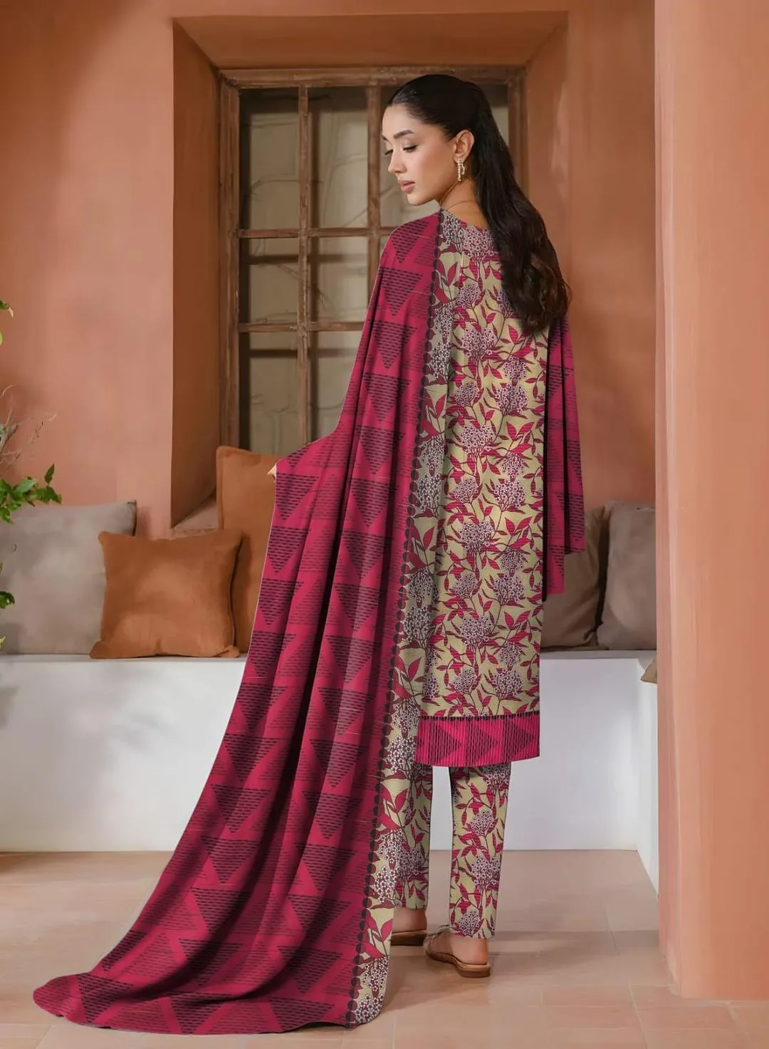 3 Pcs Women's Printed Khaddar Suit Green Winter Party Wear