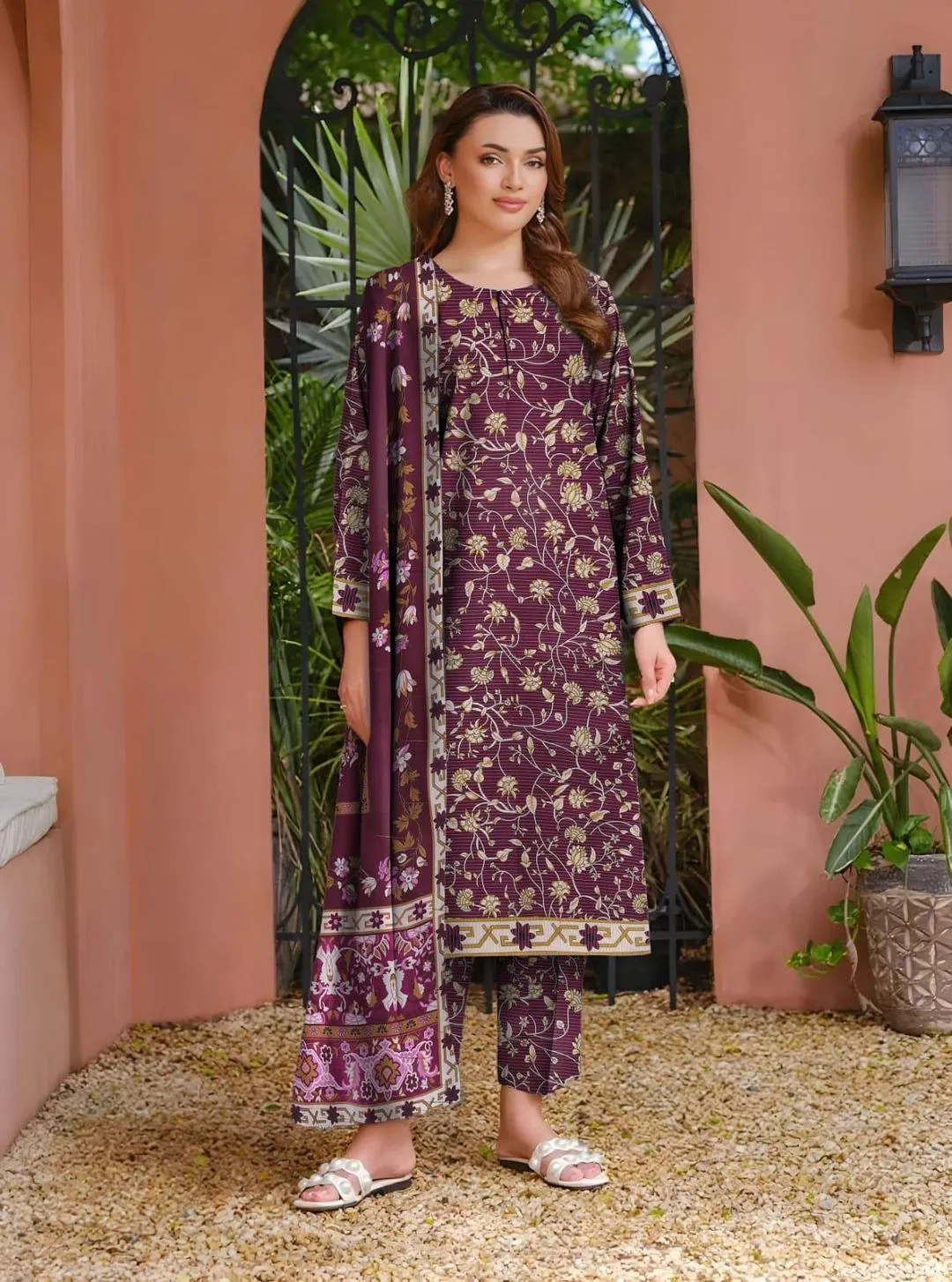 Maroon Printed 3 Pcs Women Suit Khaddar Wool Dupatta
