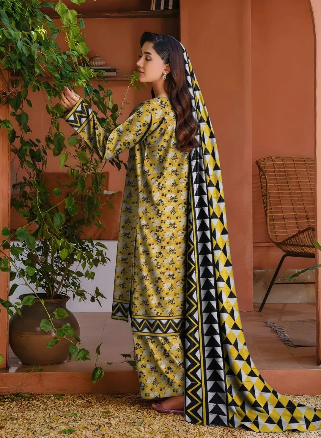 Golden Printed 3 Pcs Women Suit Khaddar Wool