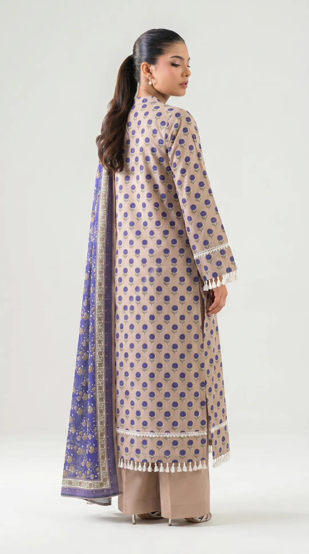 Pakistani Printed Lawn 3-Piece Set Peach