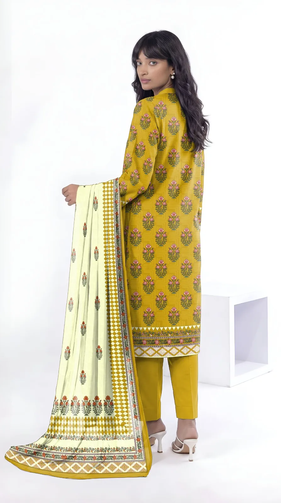 3 Pcs Women's Unstitched Printed Suit